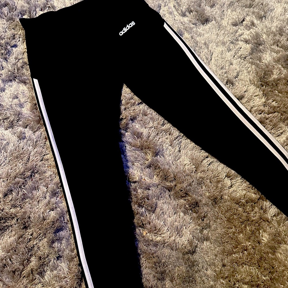 Adidas- leggings/yoga (M) women’s sportswear.